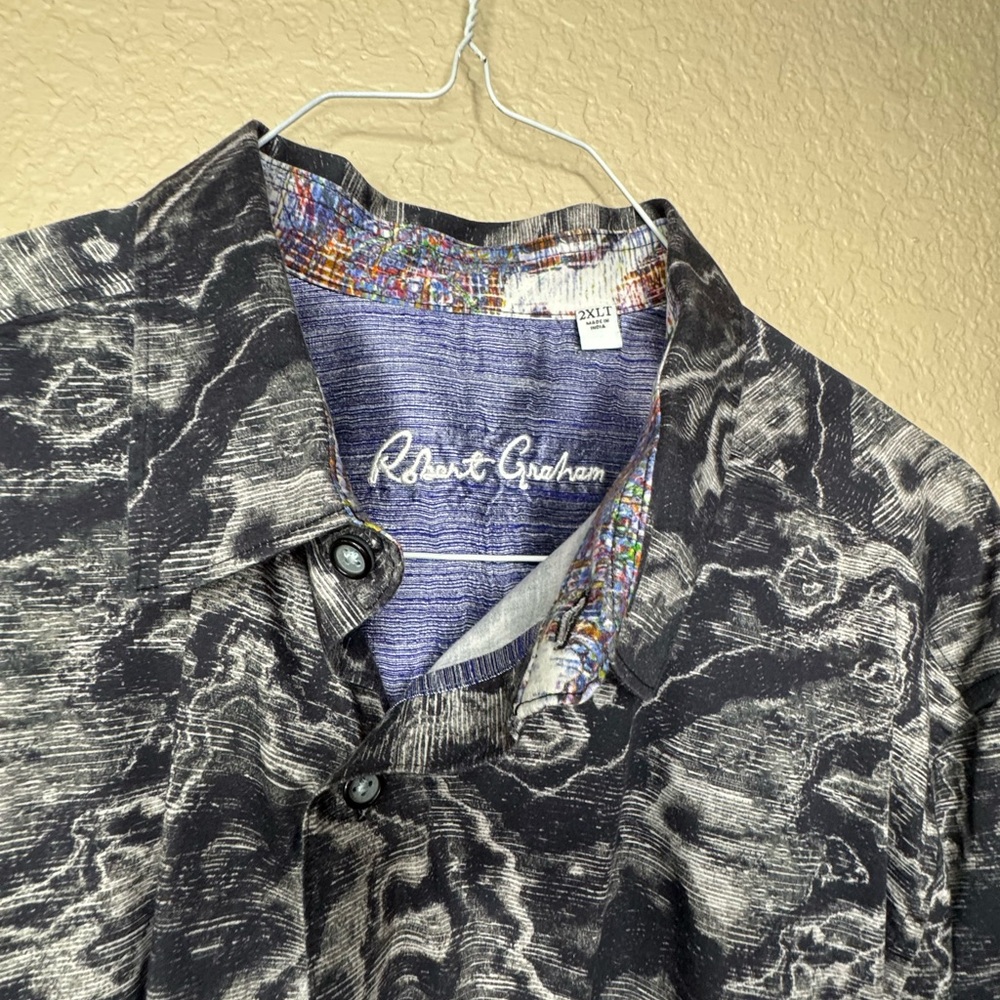 Robert Graham Black & Gray Wavy Patterned Shirt